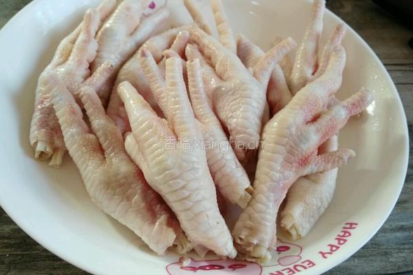 麻辣卤鸡爪的做法图解1