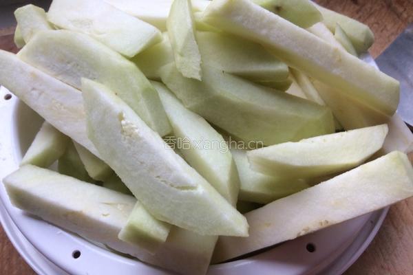 蒜泥蒸茄子的做法图解2