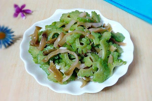 榨菜炒苦瓜的做法图解6