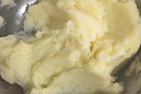 焗奶香土豆泥的做法图解2