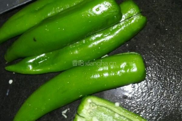 肉酿虎皮青椒的做法图解1