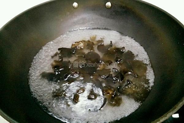 凉拌木耳火腿黄瓜丝的做法图解4