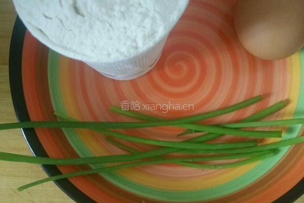 煎蛋葱油饼的做法图解1