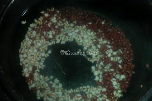 薏米红豆汤的做法图解2