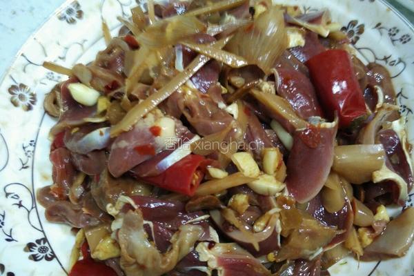 芹菜炒鸡杂的做法图解3