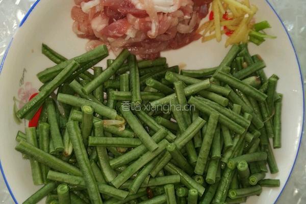 肉丝炒豆角的做法图解1