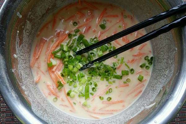 红萝卜玉米面饼的做法图解4