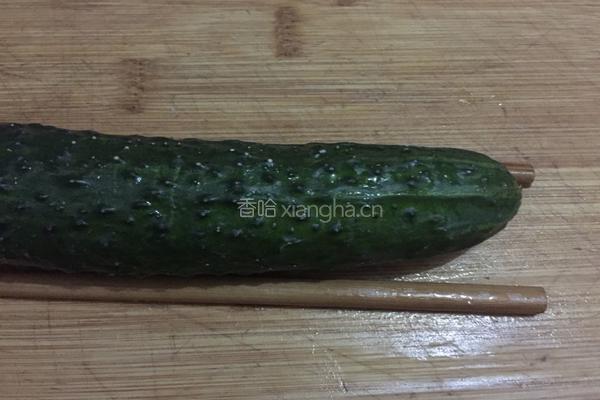 酸辣蓑衣黄瓜的做法图解2