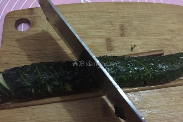 酸辣蓑衣黄瓜的做法图解4