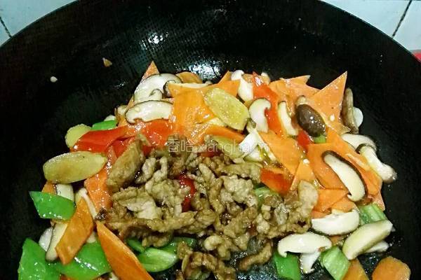 香菇胡萝卜炒肉的做法图解8