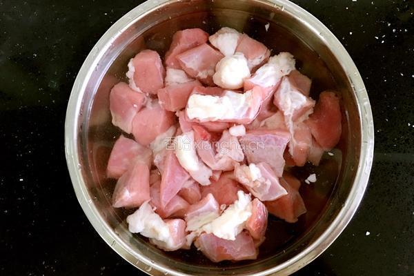 高压锅炖牛肉的做法图解1