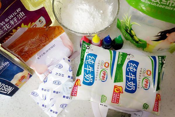彩虹蛋糕卷的做法图解1