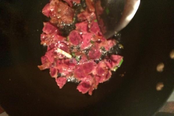 牛肉炒洋葱的做法图解2