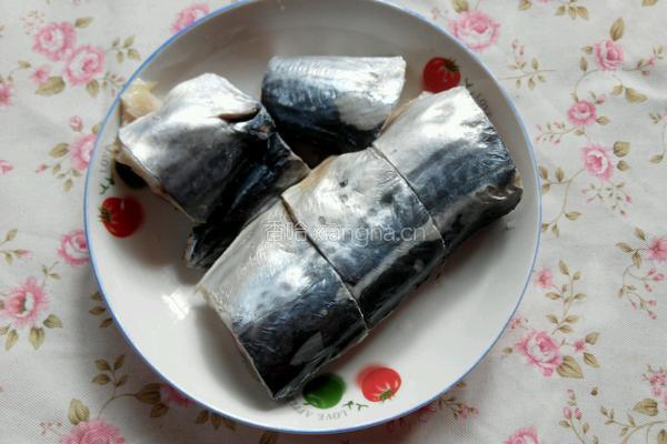 红烧鲅鱼的做法图解1