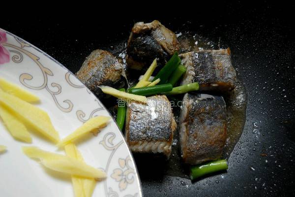 红烧鲅鱼的做法图解4