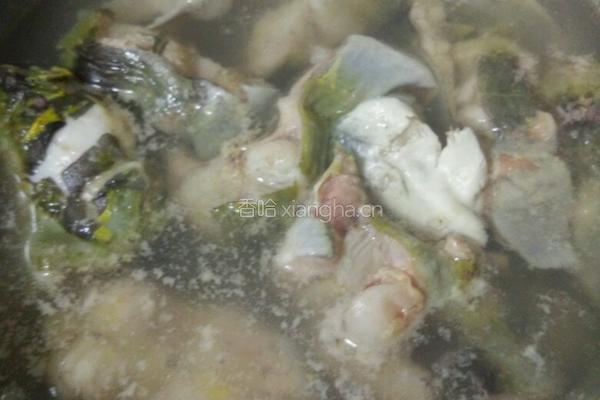 鲶鱼炖豆腐的做法图解2