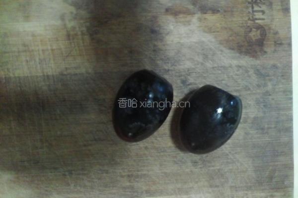 酸辣松花蛋的做法图解2
