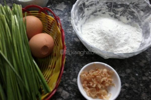 韭菜虾皮鸡蛋饼的做法图解1