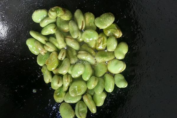 蚕豆炒蒜苗的做法图解6