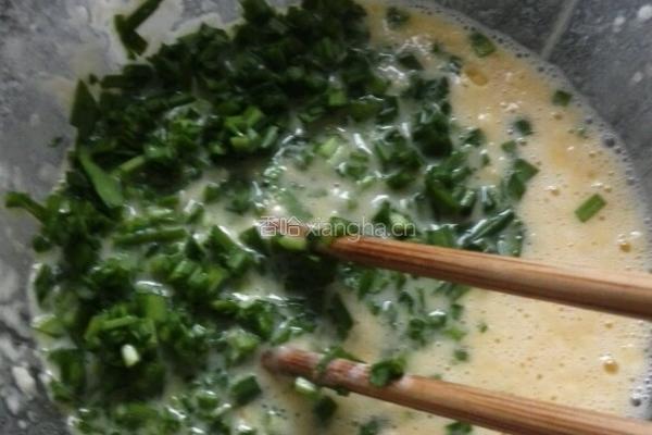 韭菜虾皮鸡蛋饼的做法图解3