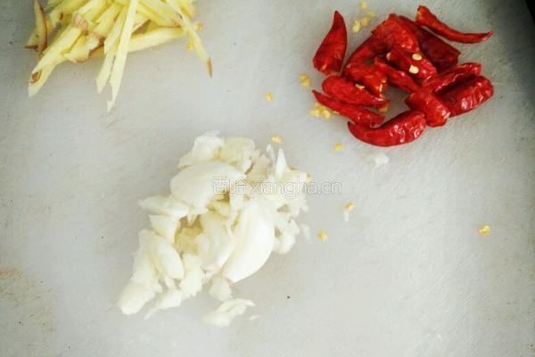 盐水蚕豆的做法图解1