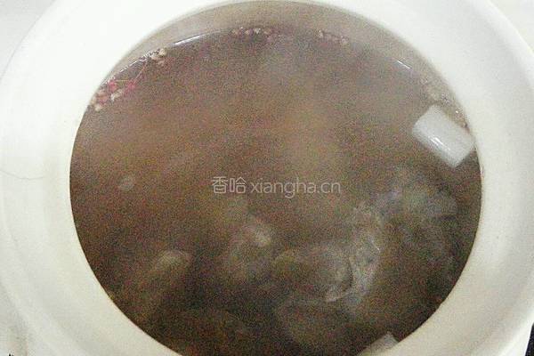猪脚莲藕汤的做法图解6