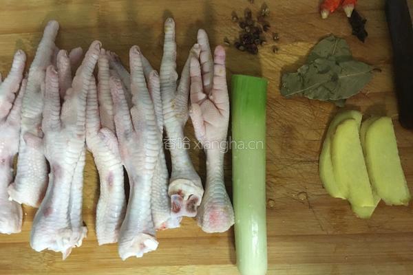 电饭煲卤鸡爪的做法图解1