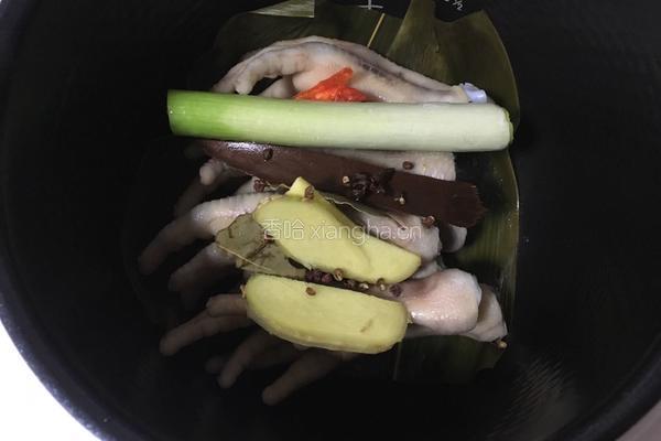 电饭煲卤鸡爪的做法图解5