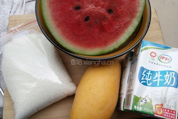 香蕉牛奶冻的做法图解1
