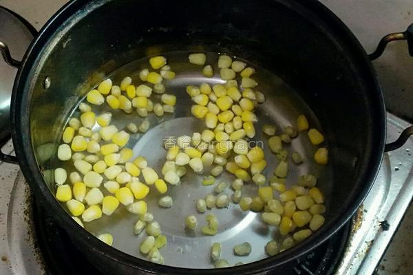 香甜玉米饼的做法图解1