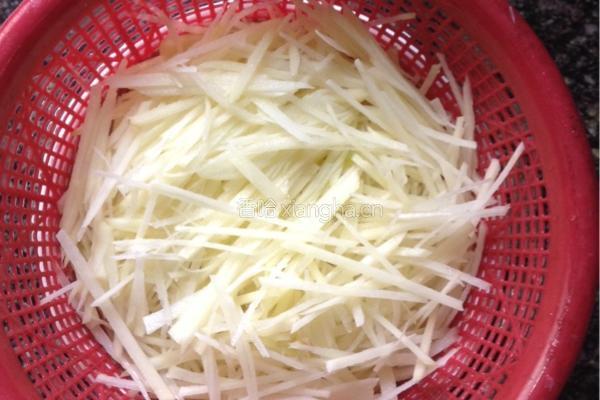 炸土豆丝的做法图解3