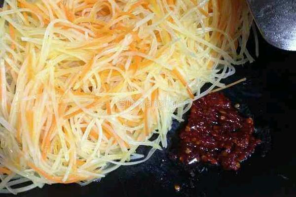 素炒土豆胡萝卜丝的做法图解4