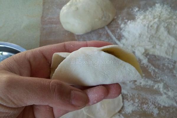 圆葱猪肉馅水饺的做法图解3