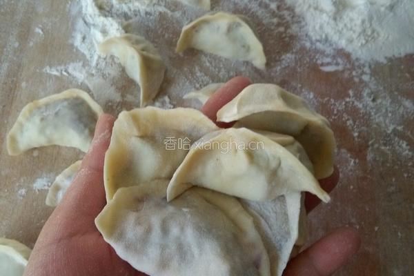 圆葱猪肉馅水饺的做法图解4