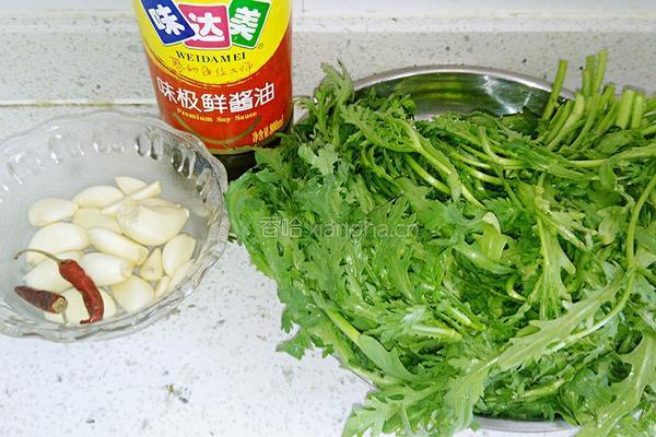 蒜蓉茼蒿的做法图解1