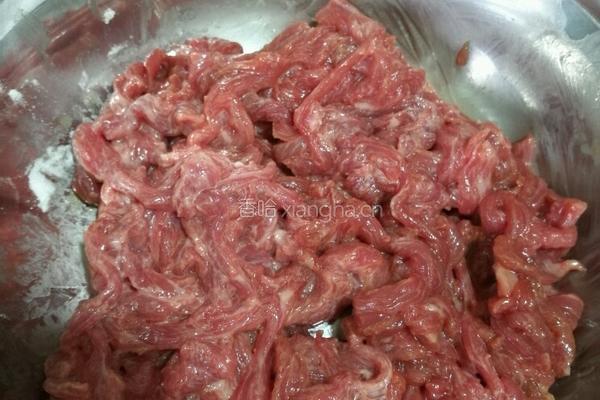 芹菜野山椒炒牛肉的做法图解2