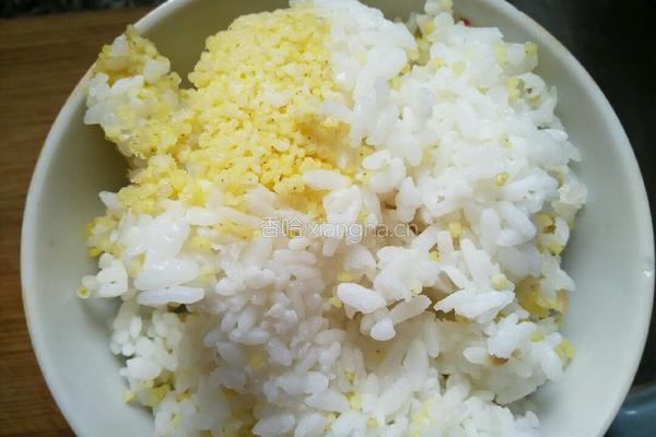 什锦炒杂米饭的做法图解1
