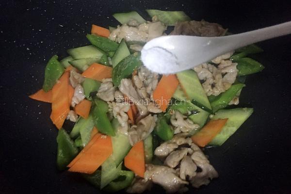青椒黄瓜炒肉的做法图解8