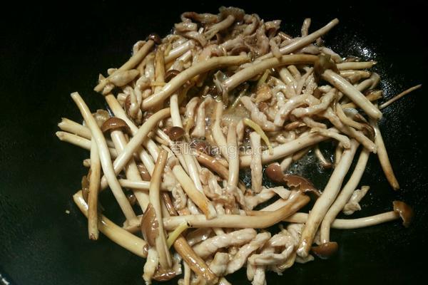 鲜茶树菇炒肉的做法图解6