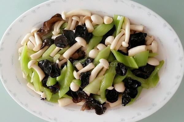 西芹木耳白玉菇的做法图解9