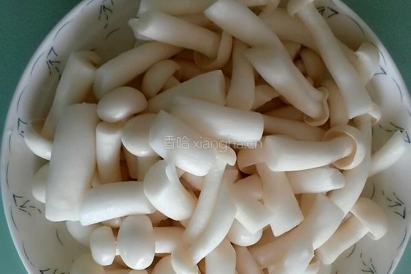西芹木耳白玉菇的做法图解3