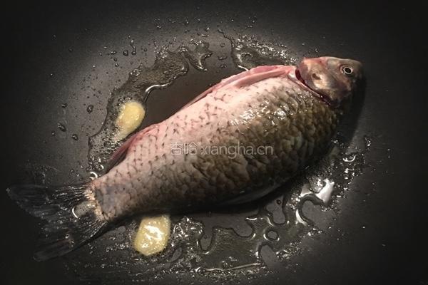 鲫鱼豆腐汤的做法图解2