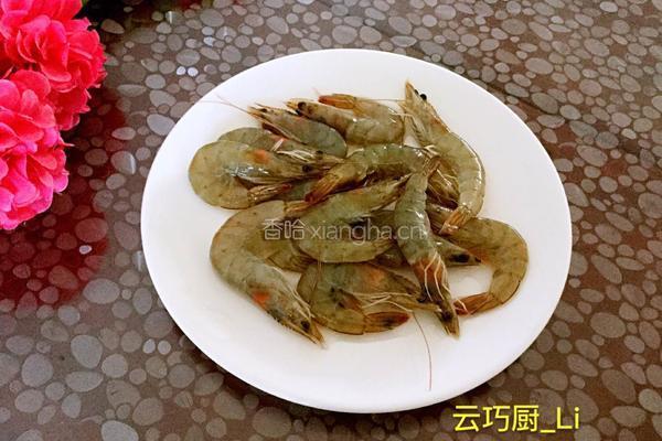 芹菜爆虾尾的做法图解1