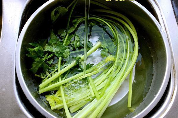 芹菜爆虾尾的做法图解4