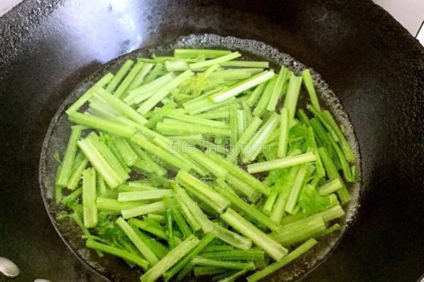 芹菜爆虾尾的做法图解7