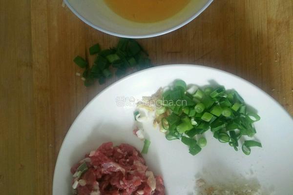 牛肉丸子的做法图解1