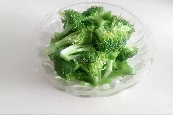 麻酱西兰花的做法图解1