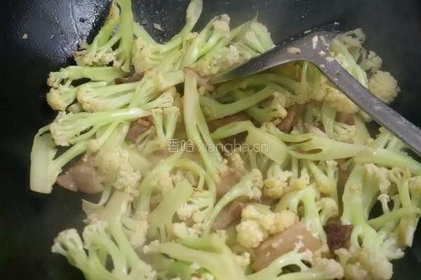 五花肉炒花菜的做法图解7