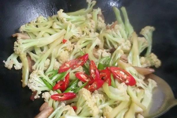 五花肉炒花菜的做法图解8