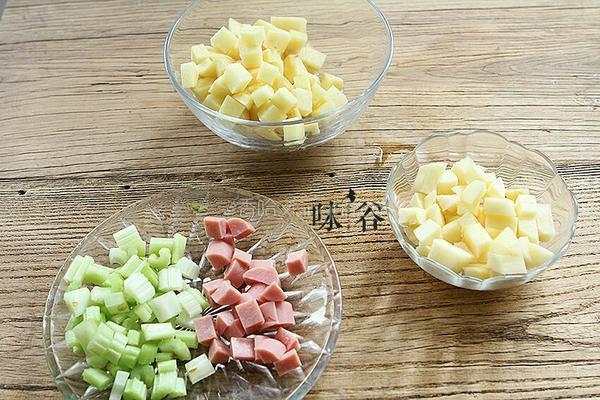 什锦土豆沙拉的做法图解2